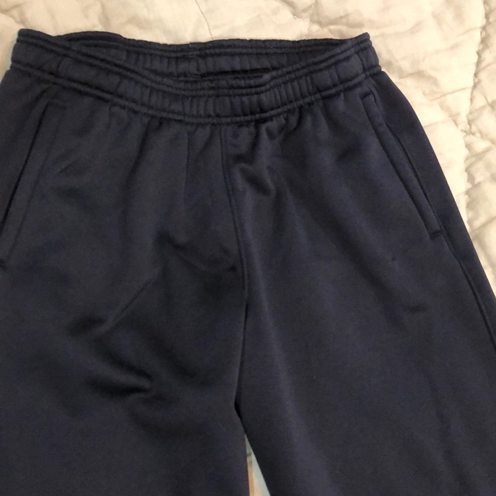 Boys youth large Under Armour Storm fleece pants.